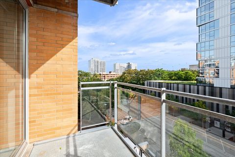 Tiny photo for 1720 Oak Avenue #502, Evanston, IL 60201 (MLS # 12491290)