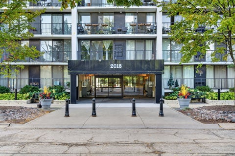 Tiny photo for 2015 S Finley Road S #608, Lombard, IL 60148 (MLS # 12786150)
