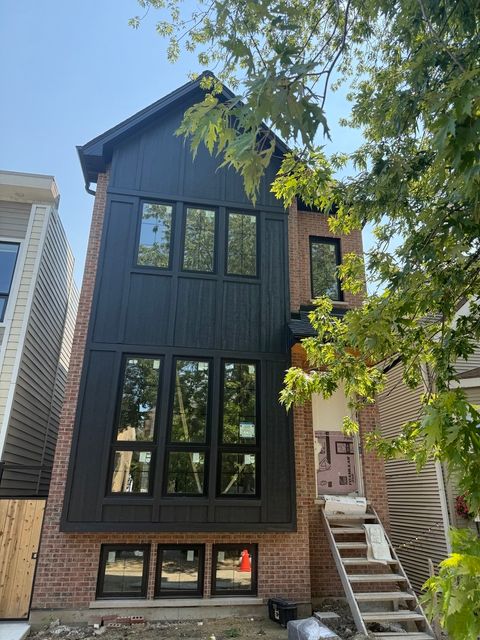 2031 W Hutchinson Street Chicago IL 60618