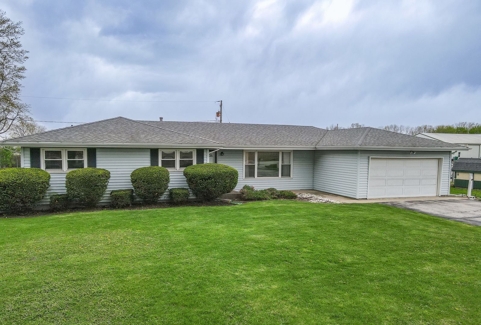 8050 N 2000e Road