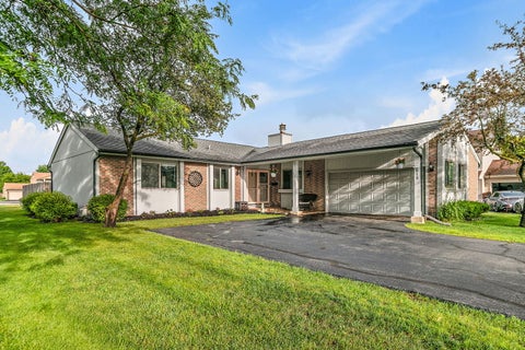 Photo of 615 Lakeview Court, Roselle, IL 60172 (MLS # 12673733)