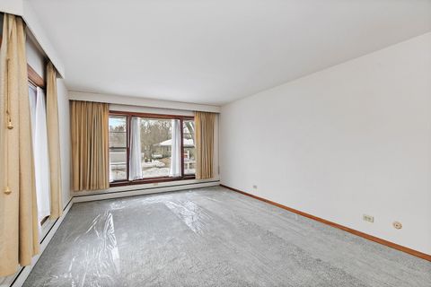 Tiny photo for 305 N Craig Place, Lombard, IL 60148 (MLS # 12514027)