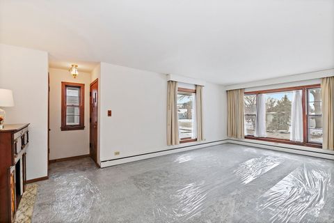 Tiny photo for 305 N Craig Place, Lombard, IL 60148 (MLS # 12514027)