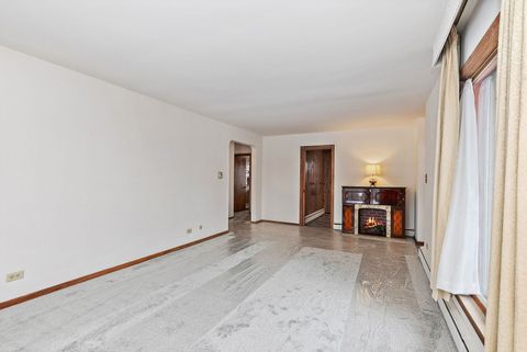 Tiny photo for 305 N Craig Place, Lombard, IL 60148 (MLS # 12514027)