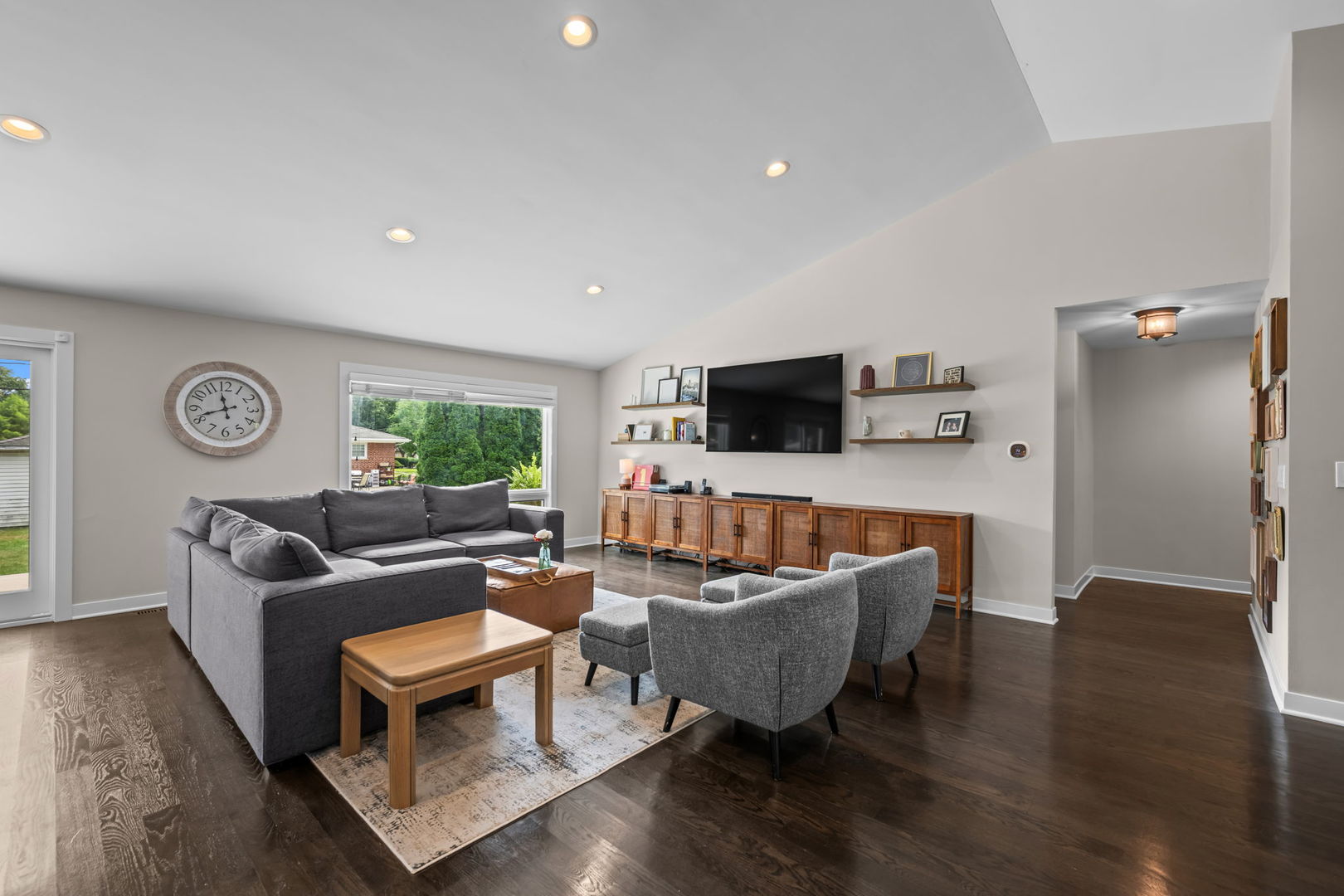 609 N Carlyle Lane