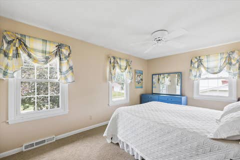 Tiny photo for 1025 8th Avenue N, Clinton, IA 52732 (MLS # 12675641)
