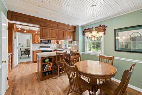 Tiny photo for 1025 8th Avenue N, Clinton, IA 52732 (MLS # 12675641)