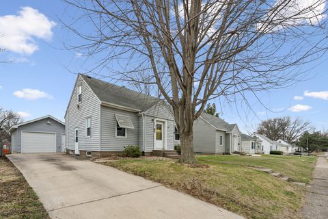 Tiny photo for 2627 COLLEGE Avenue, Davenport, IA 52803 (MLS # 12603508)