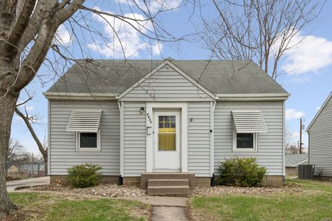 Photo of 2627 COLLEGE Avenue, Davenport, IA 52803 (MLS # 12603508)