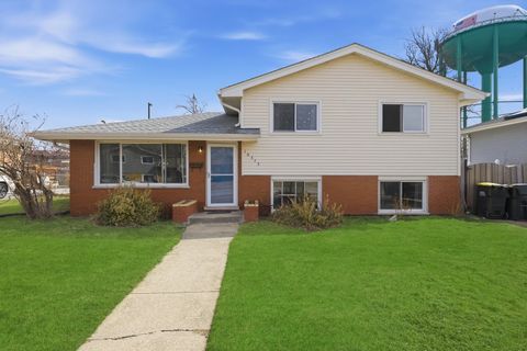 Photo of 10345 Barnard Drive, Chicago Ridge, IL 60415 (MLS # 12578779)