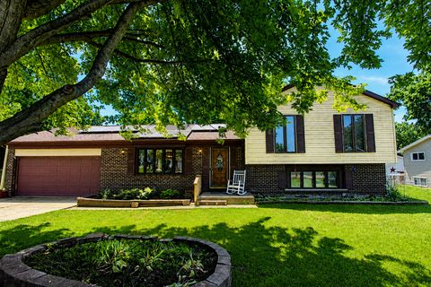Photo of 2309 W Edgewood Lane, McHenry, IL 60051 (MLS # 12659838)