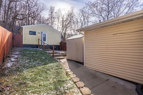 Tiny photo for 162 6th Avenue, Moline, IL 61265 (MLS # 12557914)