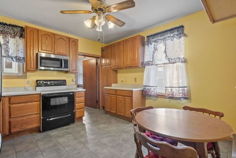 Tiny photo for 162 6th Avenue, Moline, IL 61265 (MLS # 12557914)