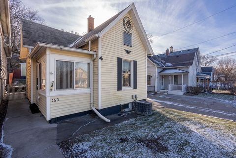 Tiny photo for 162 6th Avenue, Moline, IL 61265 (MLS # 12557914)