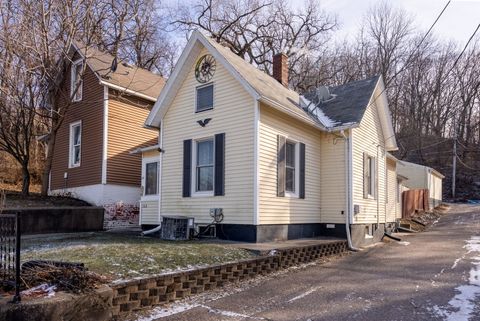Tiny photo for 162 6th Avenue, Moline, IL 61265 (MLS # 12557914)