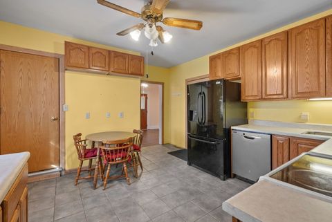 Tiny photo for 162 6th Avenue, Moline, IL 61265 (MLS # 12557914)