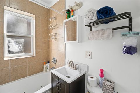 Tiny photo for 6319 N Sacramento Avenue #3E, Chicago, IL 60659 (MLS # 12603523)