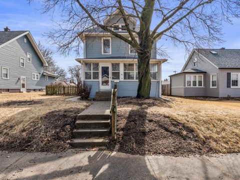 Photo of 2416 21st Avenue, Rock Island, IL 61201 (MLS # 12584431)