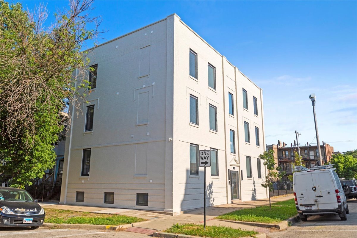 2023 N Drake Avenue 3S