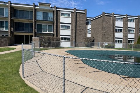 Photo of 10109 Cherry Parkway #M10, Skokie, IL 60076 (MLS # 12616755)