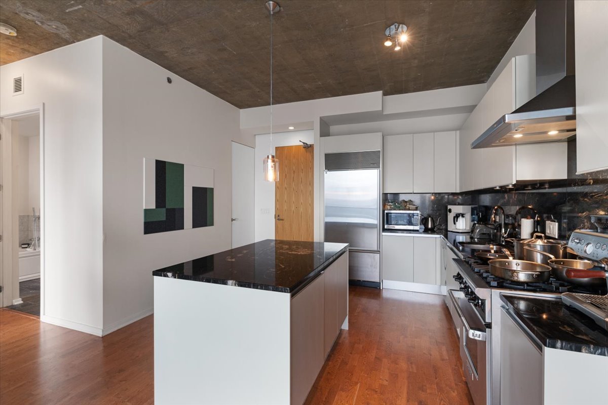 600 N Fairbanks Court 3306