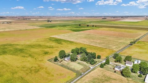 Tiny photo for 525 County Road 2400 E, Broadlands, IL 61816 (MLS # 12580252)