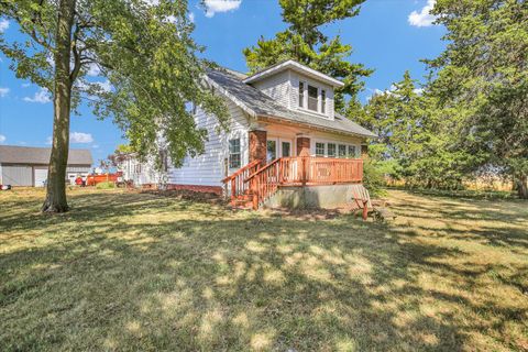 Tiny photo for 525 County Road 2400 E, Broadlands, IL 61816 (MLS # 12580252)