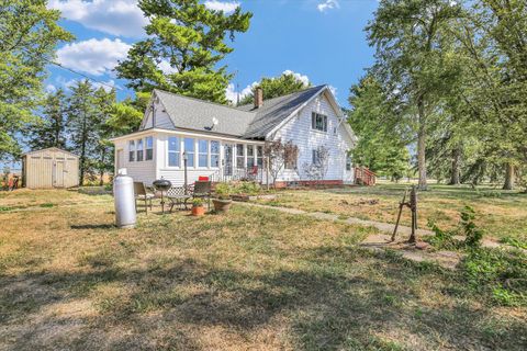 Tiny photo for 525 County Road 2400 E, Broadlands, IL 61816 (MLS # 12580252)