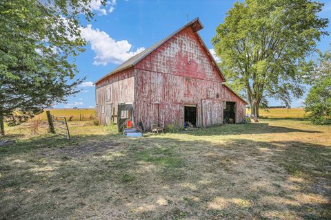 Tiny photo for 525 County Road 2400 E, Broadlands, IL 61816 (MLS # 12580252)