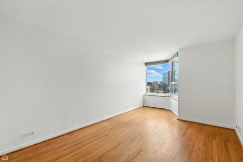Tiny photo for 720 W Gordon Terrace #16E, Chicago, IL 60613 (MLS # 12457095)