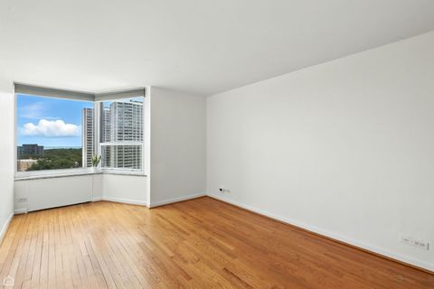Tiny photo for 720 W Gordon Terrace #16E, Chicago, IL 60613 (MLS # 12457095)