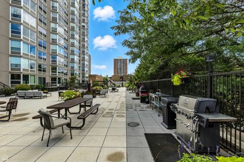 Tiny photo for 720 W Gordon Terrace #16E, Chicago, IL 60613 (MLS # 12457095)