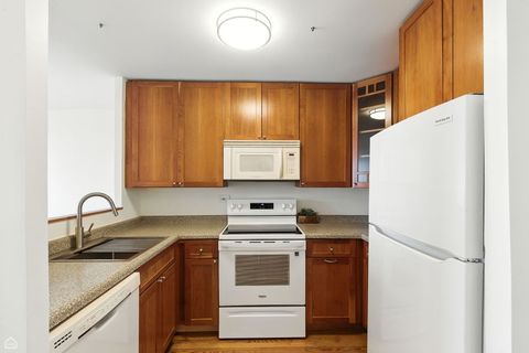 Tiny photo for 720 W Gordon Terrace #16E, Chicago, IL 60613 (MLS # 12457095)