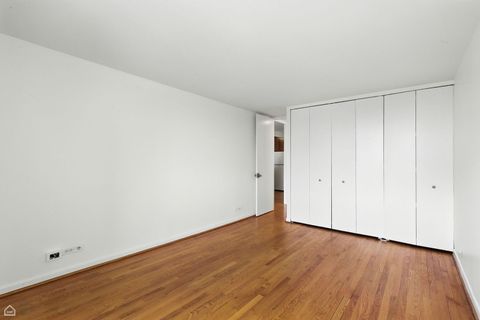 Tiny photo for 720 W Gordon Terrace #16E, Chicago, IL 60613 (MLS # 12457095)