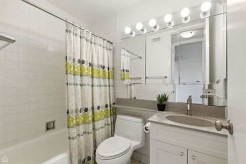 Tiny photo for 720 W Gordon Terrace #16E, Chicago, IL 60613 (MLS # 12457095)
