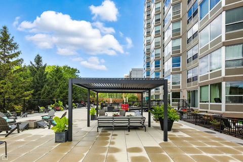 Tiny photo for 720 W Gordon Terrace #16E, Chicago, IL 60613 (MLS # 12457095)