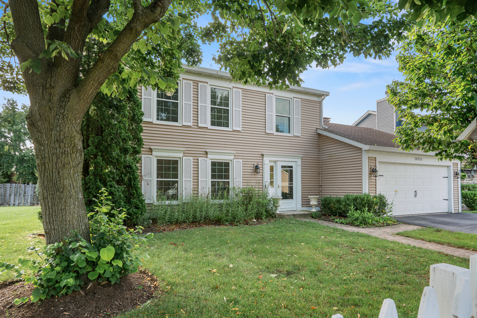 5S705 Hummingbird Lane