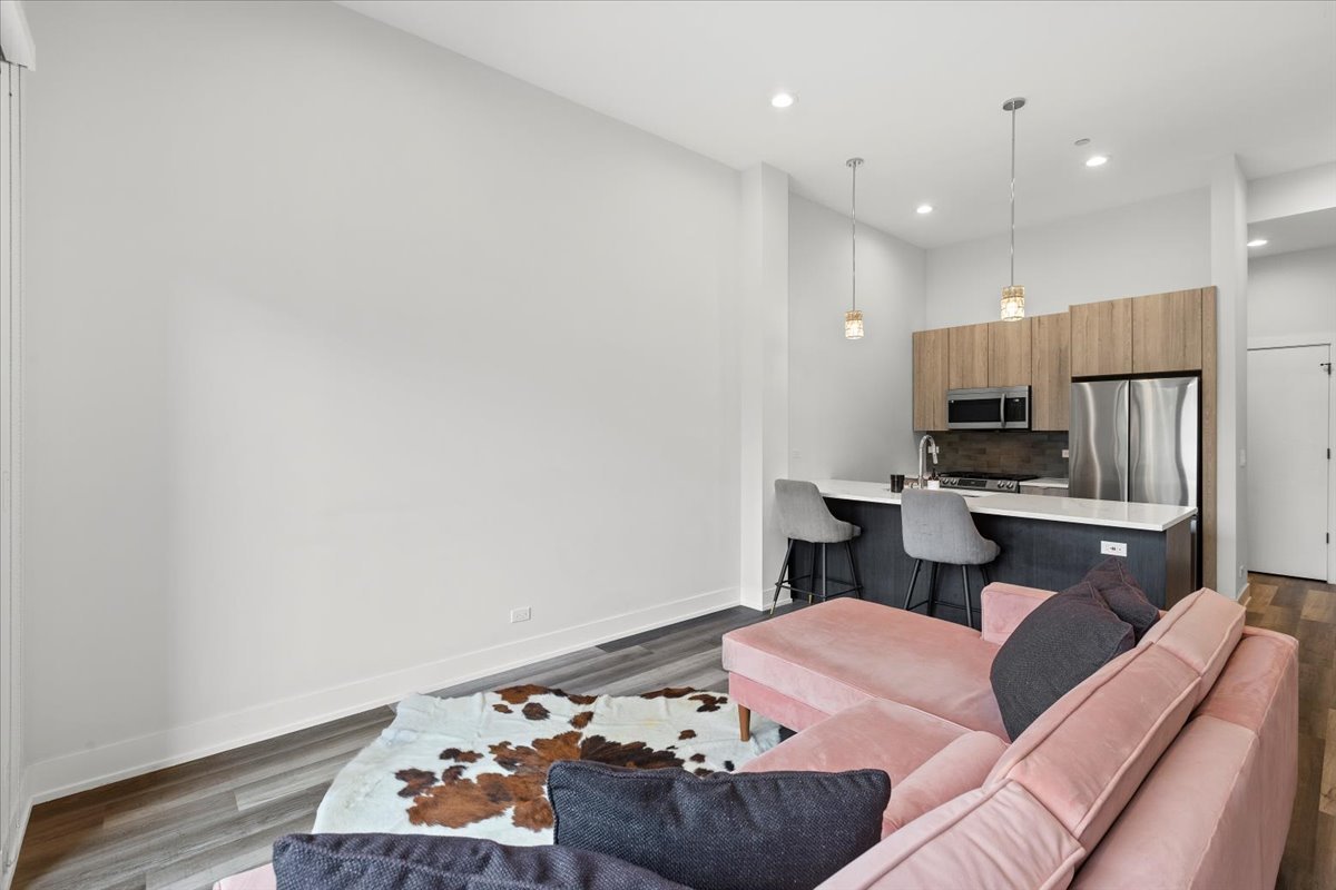 2317 N Clark Street 301
