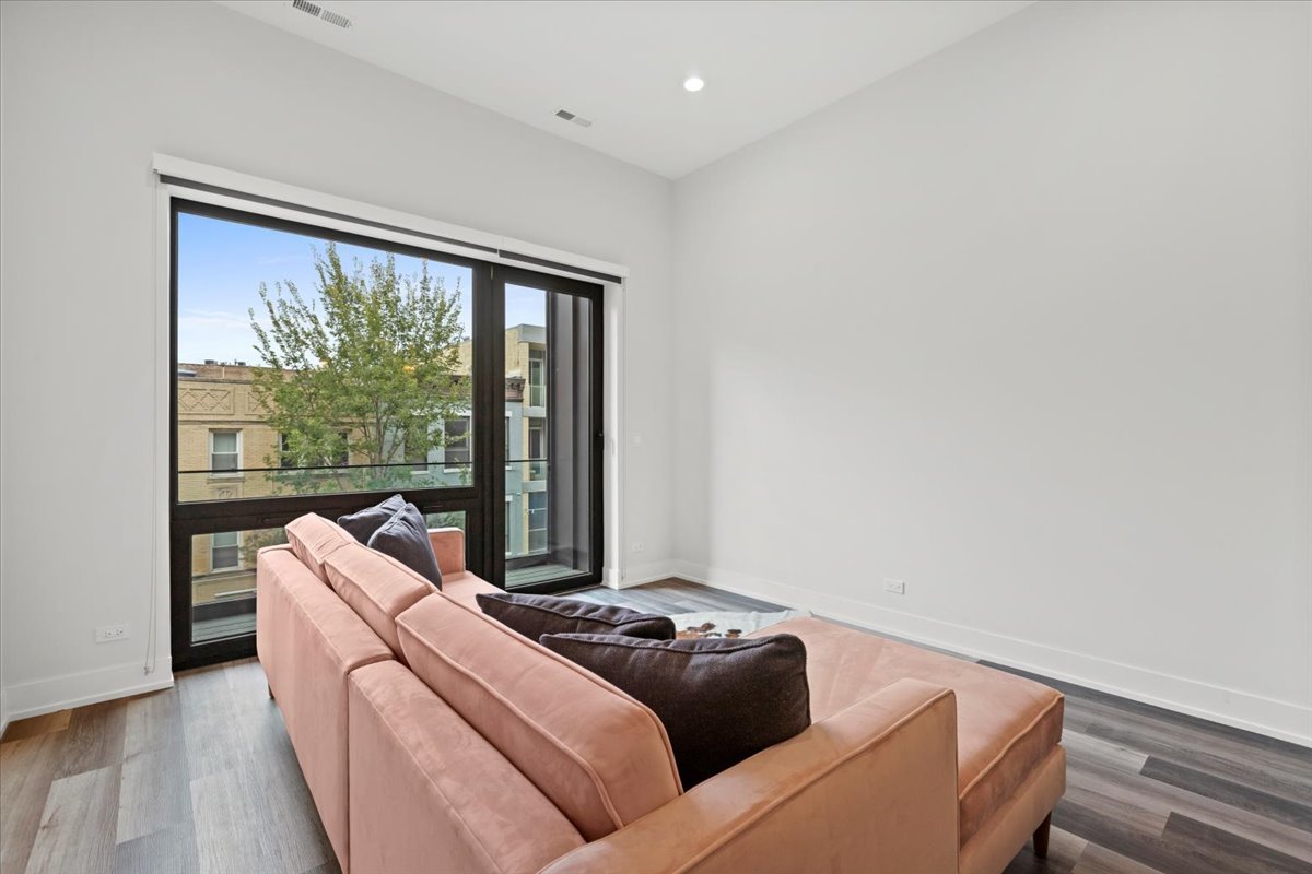 2317 N Clark Street 301