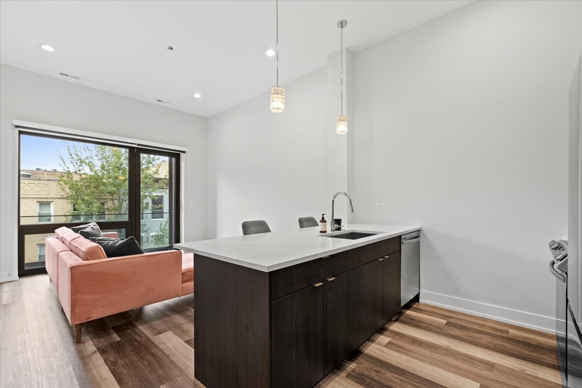 2317 N Clark Street 301