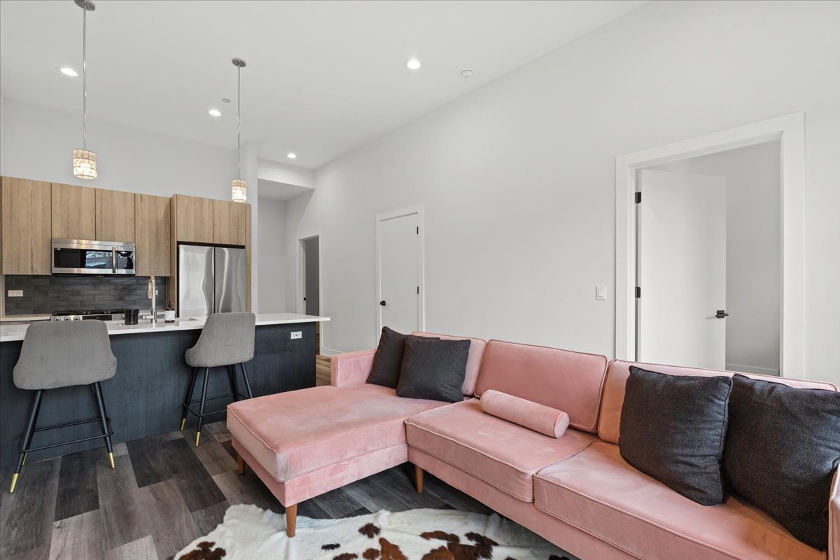 2317 N Clark Street 301