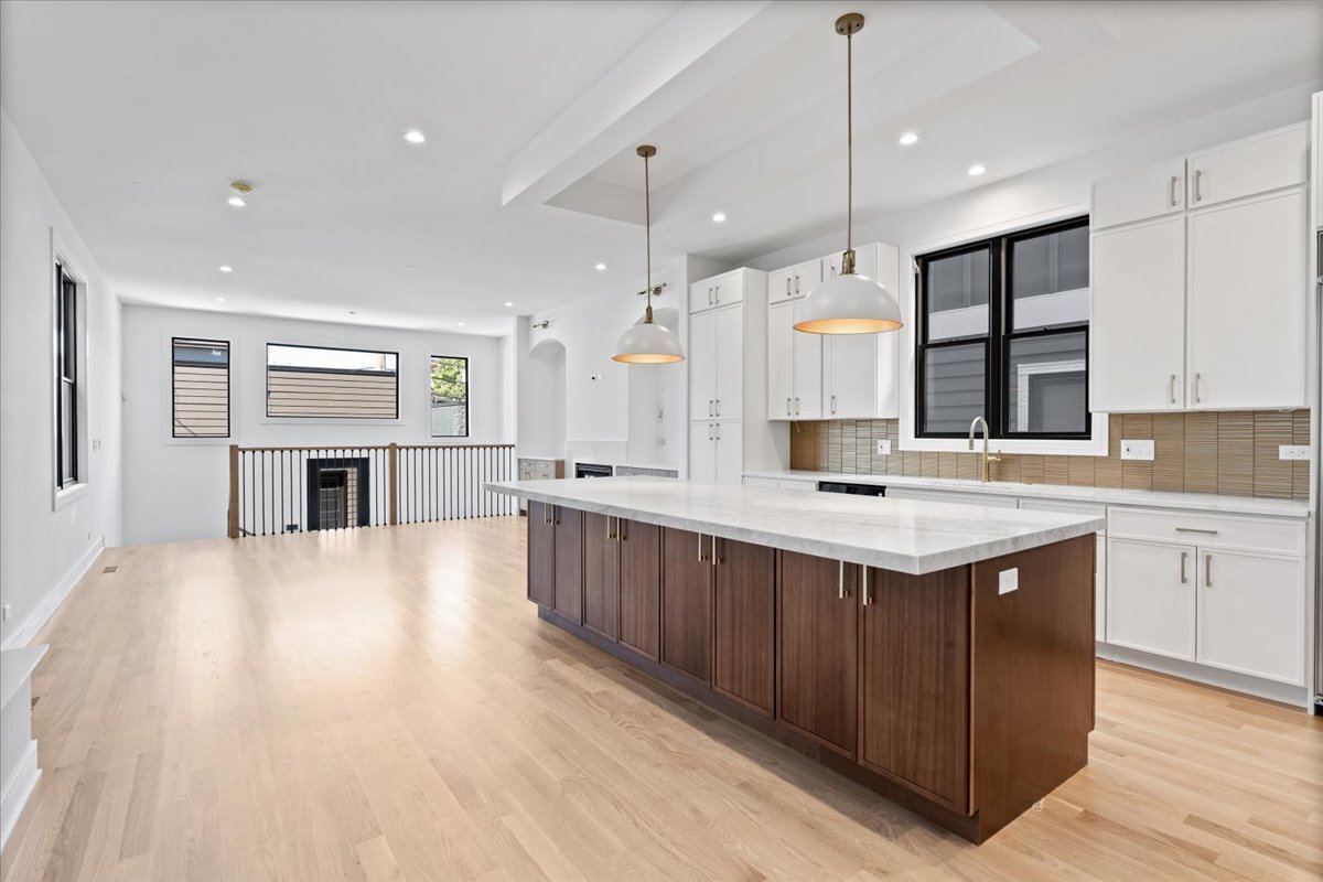 3140 N Leavitt Street