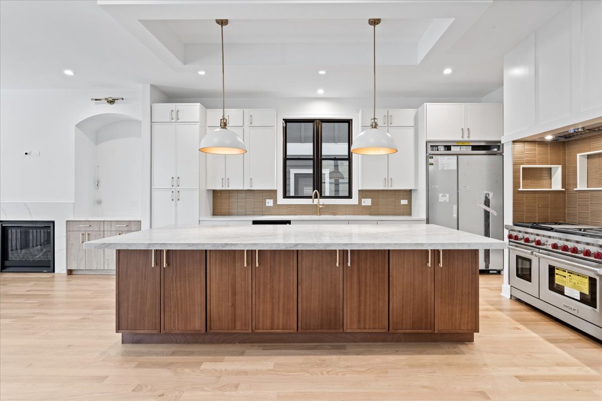 3140 N Leavitt Street