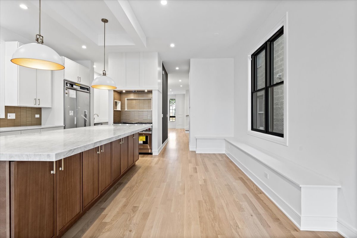 3140 N Leavitt Street