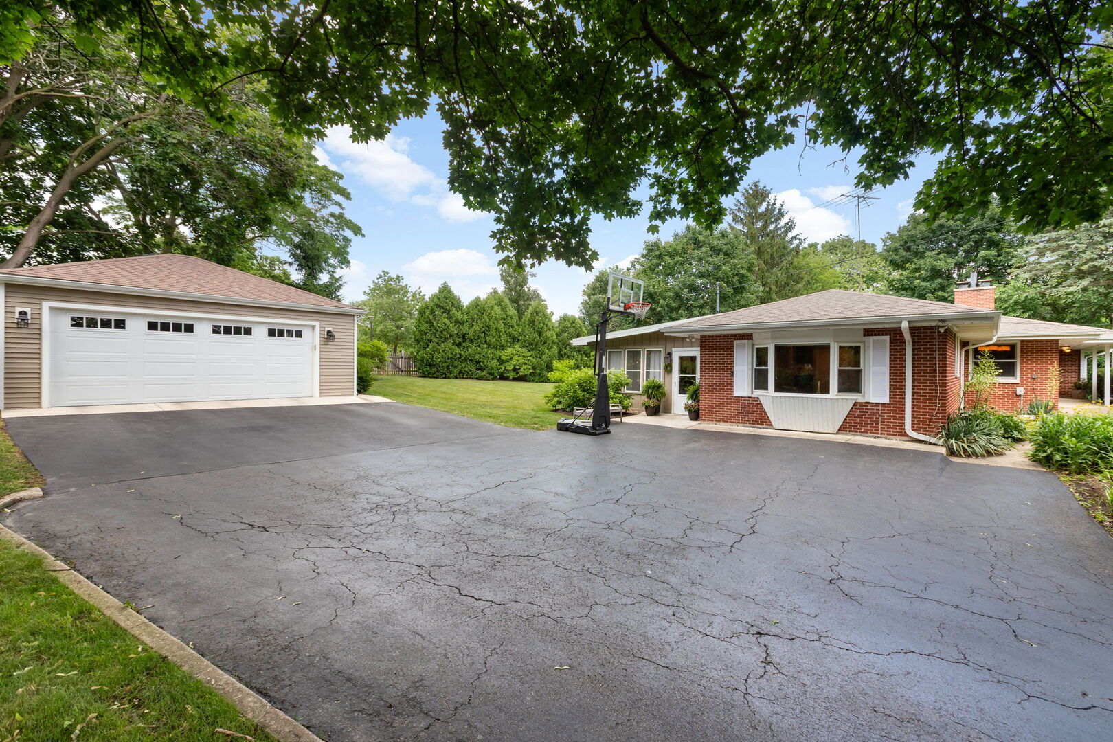 240 Roslyn Road