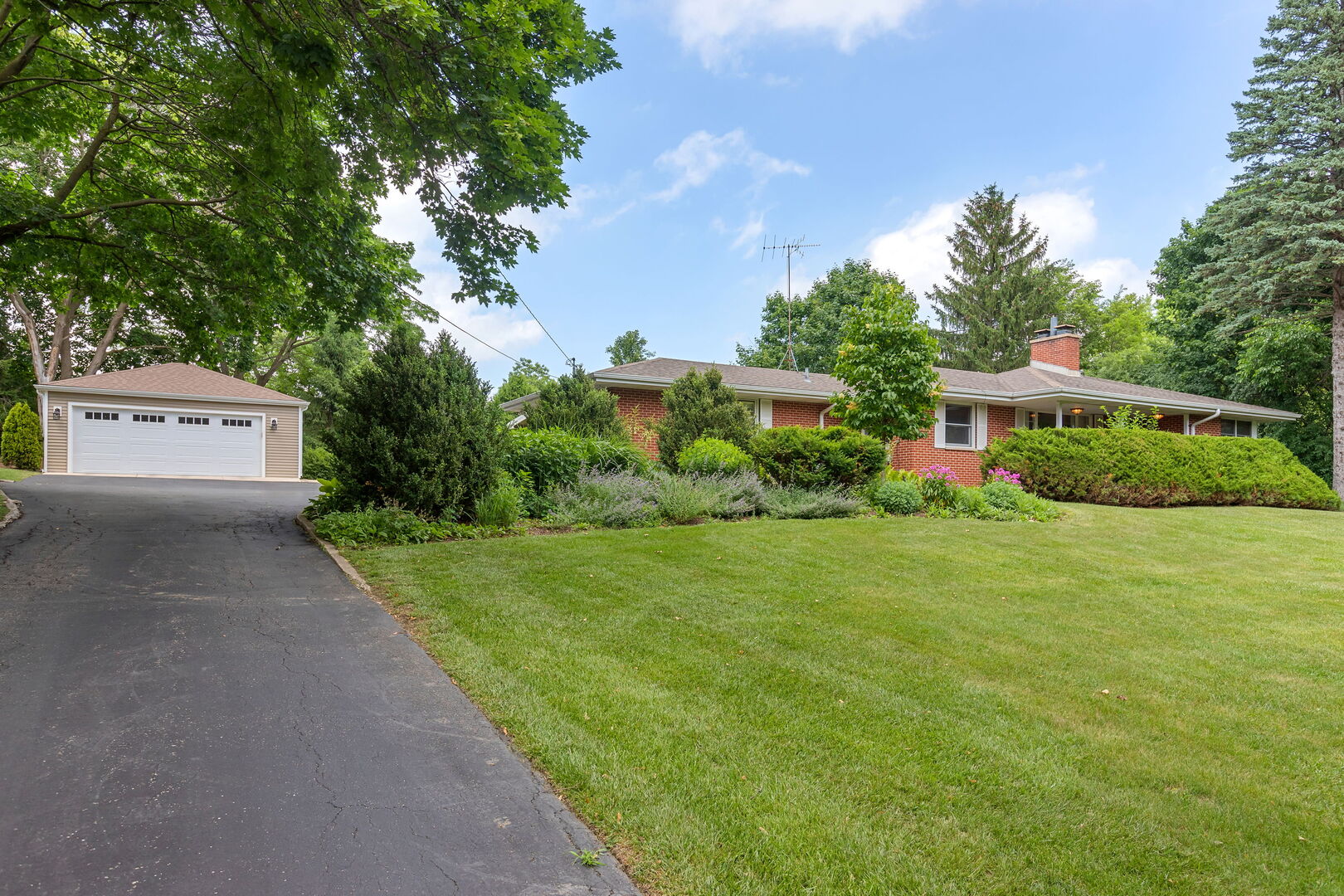240 Roslyn Road