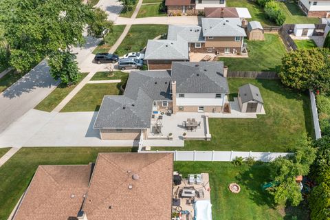 Photo of 865 Love Street, Elk Grove Village, IL 60007 (MLS # 12440028)