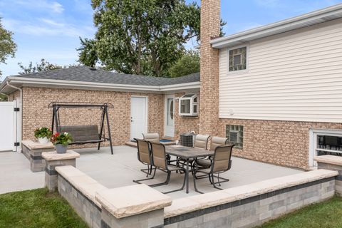 Tiny photo for 865 Love Street, Elk Grove Village, IL 60007 (MLS # 12440028)
