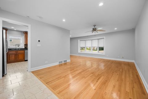 Tiny photo for 865 Love Street, Elk Grove Village, IL 60007 (MLS # 12440028)
