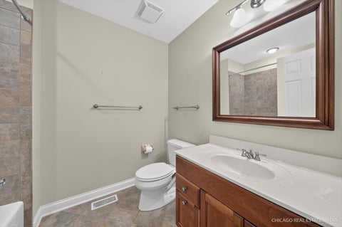 Tiny photo for 790 Parkview Court, Glen Ellyn, IL 60137 (MLS # 12787097)